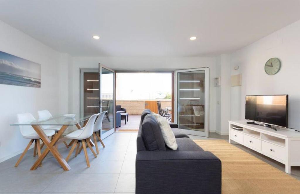 Modern Seafront Flat With A Private Garage Apartment El Medano  Bagian luar foto