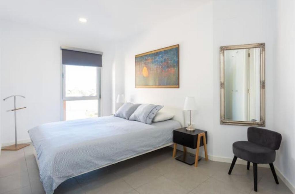 Modern Seafront Flat With A Private Garage Apartment El Medano  Bagian luar foto