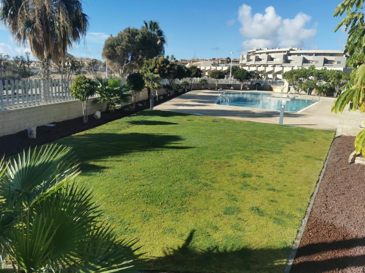 Modern Seafront Flat With A Private Garage Apartment El Medano  Bagian luar foto