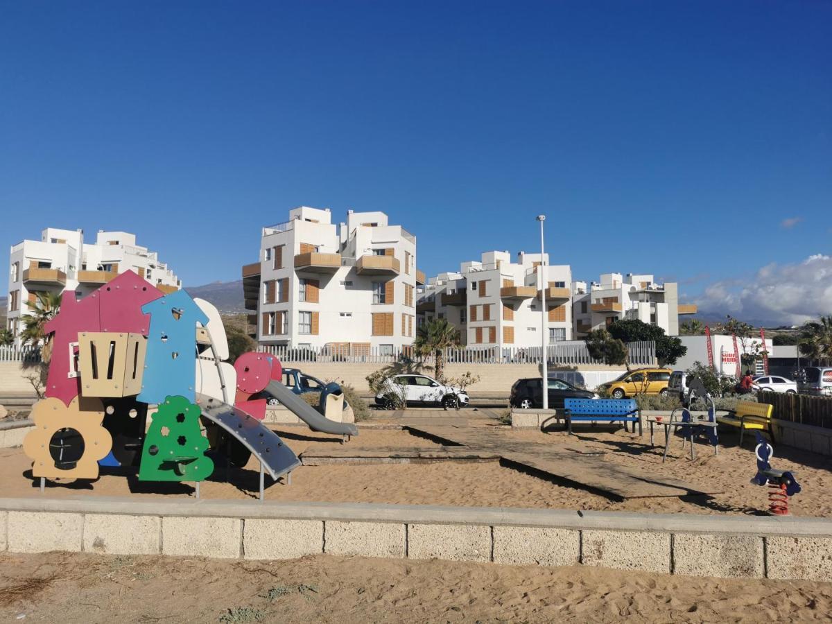 Modern Seafront Flat With A Private Garage Apartment El Medano  Bagian luar foto
