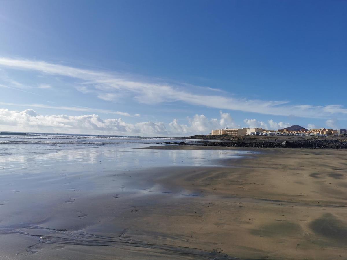 Modern Seafront Flat With A Private Garage Apartment El Medano  Bagian luar foto